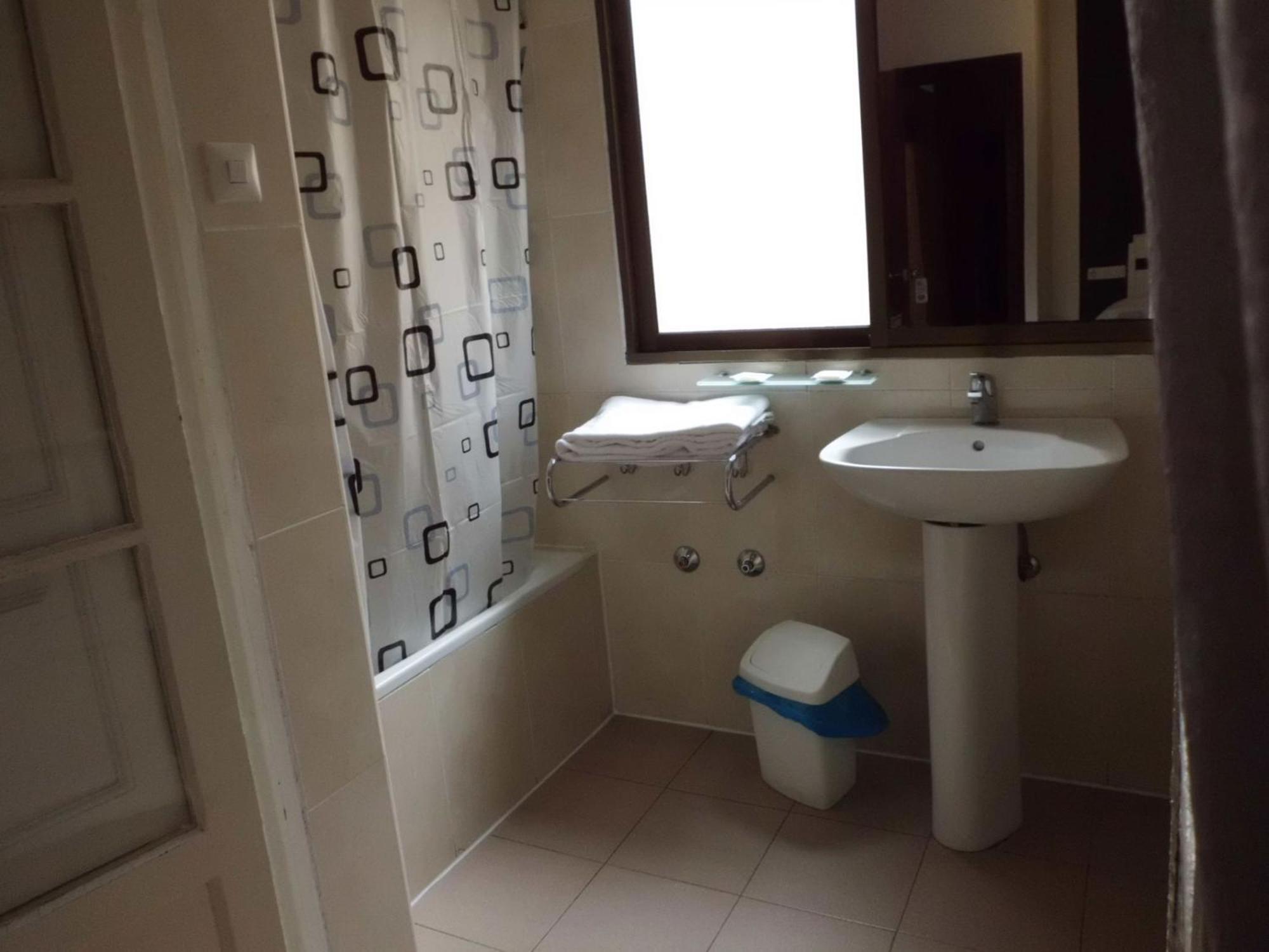 Hostal Lima Valladolid Esterno foto