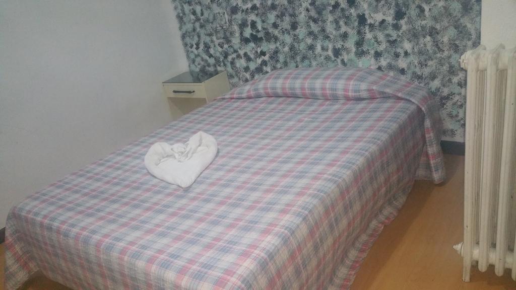 Hostal Lima Valladolid Esterno foto