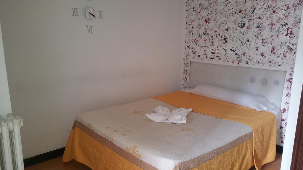 Hostal Lima Valladolid Esterno foto