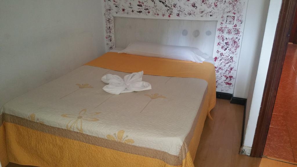 Hostal Lima Valladolid Esterno foto